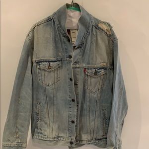 Levi Distressed Trucker Jacket